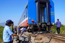 Chuyện thật như đùa: Chuyển chủ quản, đường sắt không còn tiền hoạt động