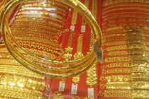 Giá vàng hôm nay 3-9: Lại lao xuống dốc