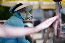 Một phụ nữ nhiễm nCoV tiếp xúc 13 người ở Bệnh viện Bắc Thăng Long