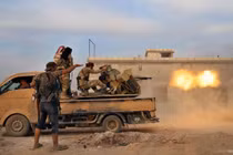 Nghi vấn IS tấn công khủng bố xưởng sản xuất và kho đạn của Al-Qaeda Syria