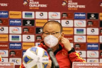 HLV Park không hài lòng với góp ý của bầu Hiển