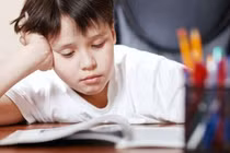 Trẻ thiếu tập trung có thể đang bị bạo lực tinh thần
