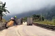 Video: Lật xe trên đèo Lò Xo, Kon Tum