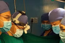 Hi hữu bé trai 4 tháng tuổi mang bào thai trong bụng