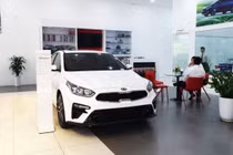 Hết giảm phí trước bạ, doanh số bán ô tô sụt giảm mạnh