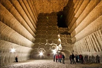 Chiêm ngưỡng mỏ muối 250 triệu năm như kim cương