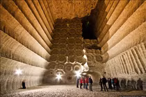 Chiêm ngưỡng mỏ muối 250 triệu năm như kim cương