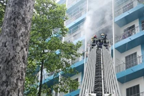 Ký túc xá bị cháy, sinh viên tháo chạy