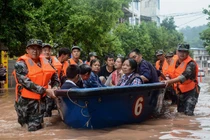 Trung Quốc nâng mức ứng phó khẩn cấp lũ lụt