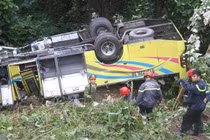 Khởi tố vụ xe chở 22 sinh viên lao xuống vực ở đèo Hải Vân