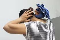 Xoa bóp trị vẹo cổ