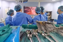 Lần đầu tiên ở Việt Nam: Nội soi lấy mảnh gan từ người sống để ghép