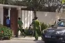 Xe công an ghé nhà cựu Phó chủ tịch UBND TP Đà Nẵng