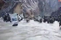 Trung Quốc khoe video chết ít lính và lính Ấn Độ "tháo chạy" trong xung đột biên giới
