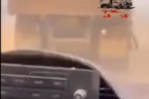 Nóng: Mặc còi cấp cứu, xe tải vẫn không nhường đường