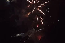 Pháo lậu nổ sáng rực trời đêm giao thừa