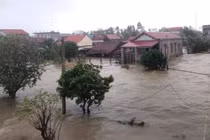 Quảng Bình: Hơn 11.000 ngôi nhà bị ngập do lũ chồng lũ