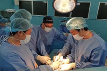 Xuất huyết vì trực khuẩn lao gây thủng động mạch chủ 