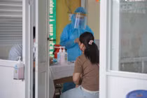 TPHCM: 48 trường hợp khám tầm soát tại cơ sở y tế, 30 ca dương tính với Covid-19