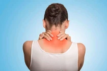 Ngồi máy tính nhiều dễ thoái hóa đốt sống cổ 