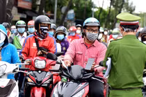 C06 nói gì về tình trạng ùn ứ khi thực hiện tờ khai y tế của Bộ Công an?