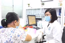 "Stress vì Covid-19" gây đỏ da, sần sùi, ngứa ngáy… 