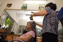 Nhuộm tóc màu càng đậm, càng độc