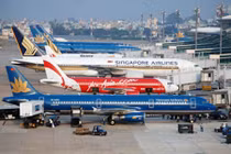 Hàng không phát triển nóng: Nghẽn cả trên trời, dưới đất