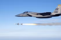 Không quân Mỹ thử nghiệm Hệ thống Kính ngắm Hồng ngoại phóng tên lửa AIM - 120