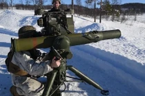 Lính thủy Đánh bộ Mỹ thử nghiệm phóng tên lửa chống tăng M41A7 Saber TOW và M98A2 Javelin