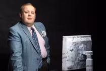 Người chỉnh sửa Wikipedia 4 triệu lần nhưng không có lương