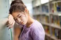 Lúc có tiền thì mất chồng