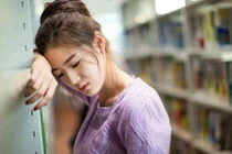 Lúc có tiền thì mất chồng