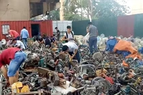 Nếu cấm làng nghề tái chế, rác thải điện tử đi về đâu?