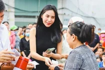 Ồn ào nghệ sĩ làm từ thiện: Được mở bao nhiêu tài khoản ngân hàng?