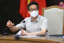 Phó Thủ tướng Vũ Đức Đam yêu cầu Bộ GD&ĐT làm việc trực tiếp với các đài truyền hình, kênh truyền hình của Trung ương để rà soát lại độ bao phủ, khả năng dành thời lượng phát sóng các bài giảng truyền hình. Ảnh: VGP.