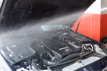 Có nên rửa động cơ xe ô tô?