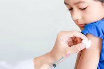 Tiêm hormon ức chế dậy thì sớm ở trẻ gái: Rước hại vào thân