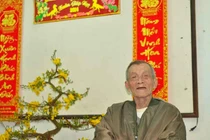 Kỳ 7: 100 tuổi vẫn uống bia, hút thuốc lào