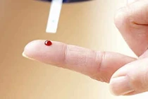 Chích máu đầu ngón tay điều trị đột quỵ chỉ là trò lừa bịp