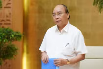 Thủ tướng: Cho phép mở lại các dịch vụ không thiết yếu, trừ vũ trường và karaoke