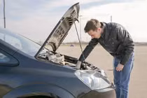 Làm gì khi ô tô khó nổ máy trong trời lạnh?