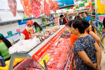 Thương lái và "thách thức" hạ giá thịt lợn