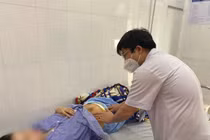 Cứu mẹ con sản phụ bị rau bong non thể ẩn hiếm gặp