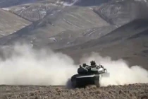 Trung Quốc trang bị xe tăng hạng nhẹ tiên tiến ZTQ-15 (VT-5) cho lực lượng Tân Cương 