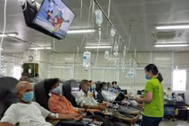 Bệnh viện Chợ Rẫy: Bệnh nhân ung thư được nghe nhạc, xem phim 