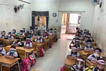 Tranh luận xung quanh việc học sinh đeo tấm chắn giọt bắn trong lớp
