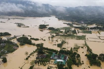 Toàn cảnh vùng rốn lũ huyện nghèo Thanh Chương nhìn từ Flycam