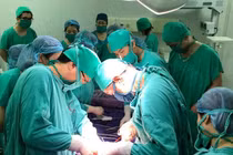 10 bác sĩ hiến máu cứu sống bệnh nhân đờ tử cung