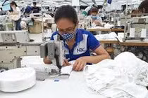Forbes: Ngành dệt may Việt Nam vượt qua đại dịch nhờ đồ bảo hộ cá nhân